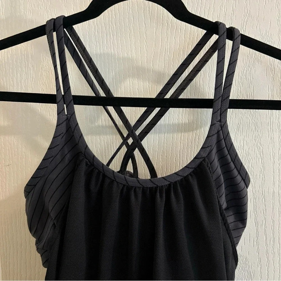 Athleta Small Tank Top Built In Bra Black Crossover Back Straps EUC - Picture 2 of 7
